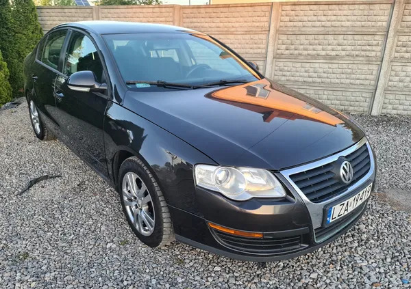 samochody osobowe Volkswagen Passat cena 9900 przebieg: 371350, rok produkcji 2005 z Krosno